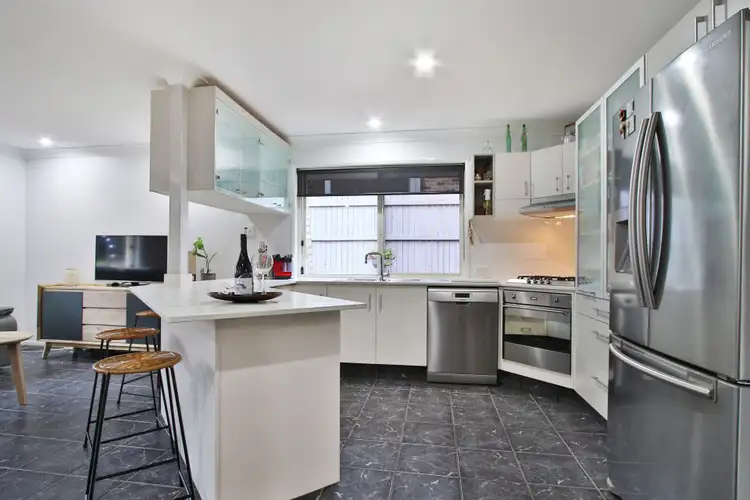 10 Eider Close, Forest Lake QLD 4078