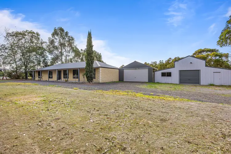 25 Lyttle Crescent, Cardigan Village VIC 3352