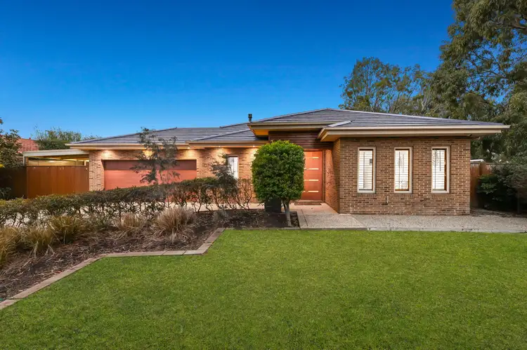 10 Don Collins Way, Berwick VIC 3806