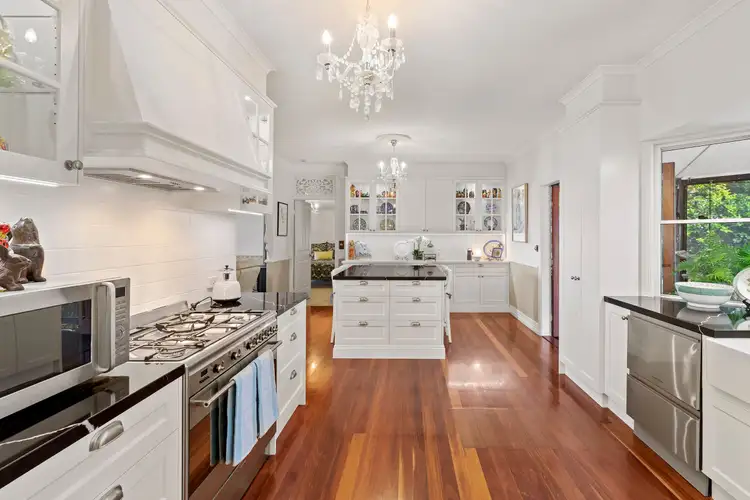 15 Paradise Drive, Tamborine Mountain QLD 4272