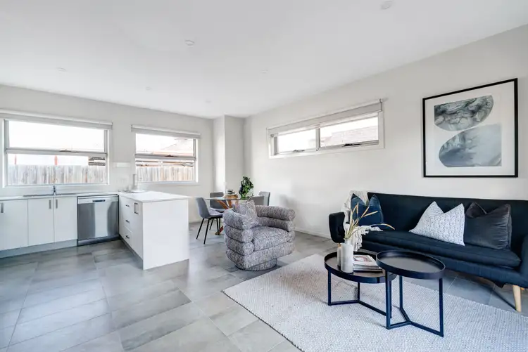 2/127 St Vigeons Road, Reservoir VIC 3073