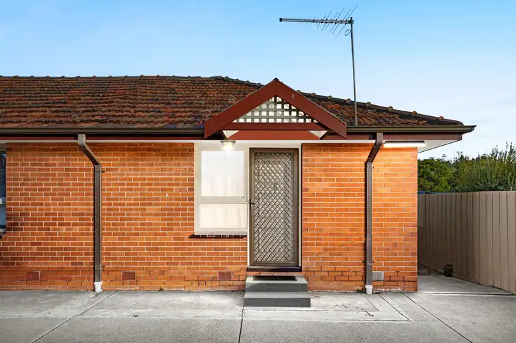 8/11 Carmen Street, Newport VIC 3015