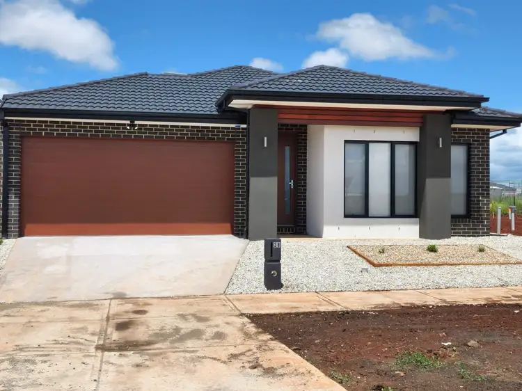 38 Whitecross Drive, Thornhill Park VIC 3335