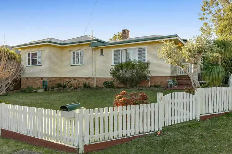 7 Spieker Street, Mount Lofty QLD 4350