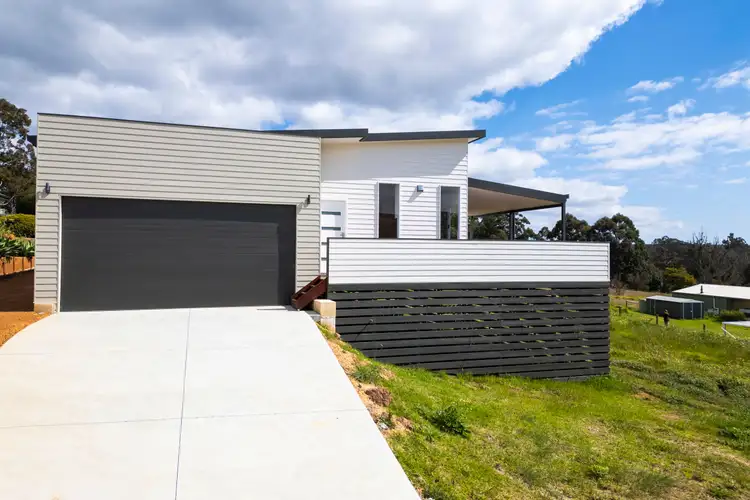 8 Hitchcock Drive, Nannup WA 6275