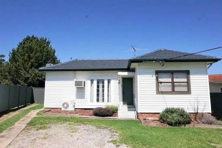 3 Alam Place, Campbelltown NSW 2560