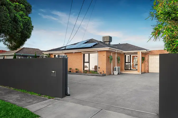 37 Glenelg Drive, Clayton South VIC 3169