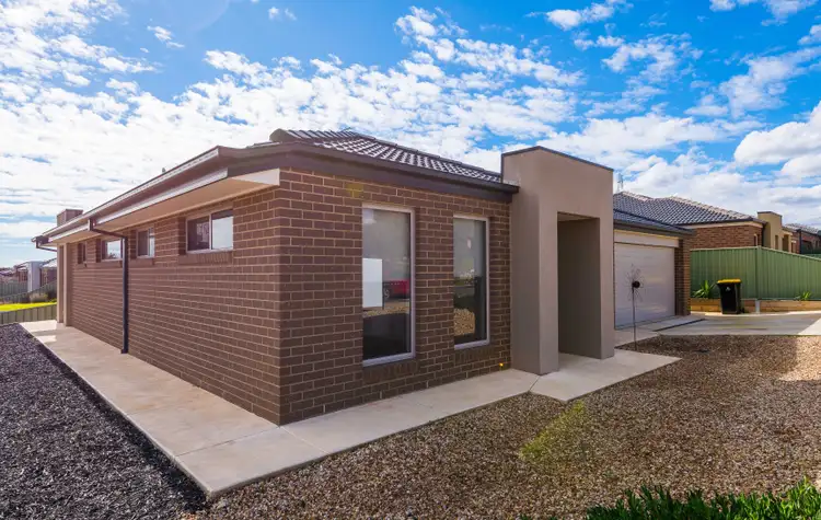 1 Therese Way, Maiden Gully VIC 3551