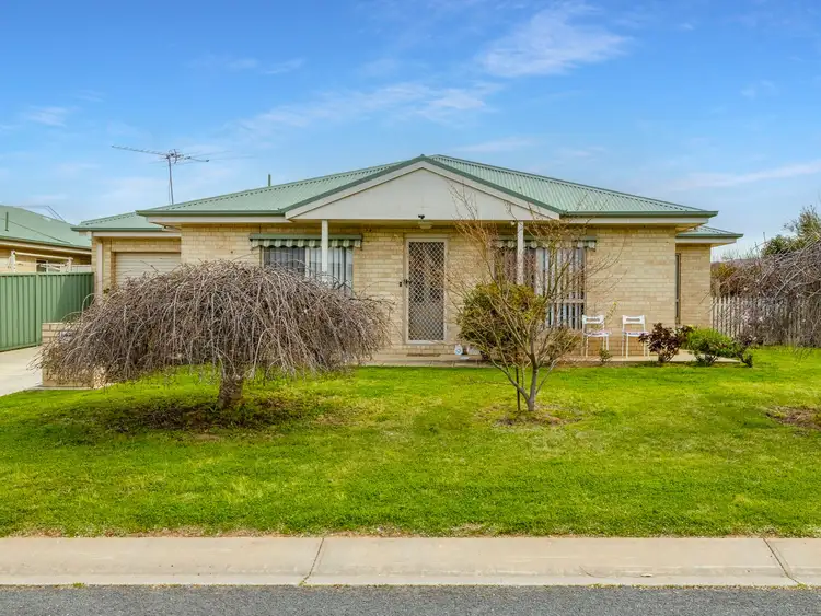 77 Banksia Drive, Corowa NSW 2646