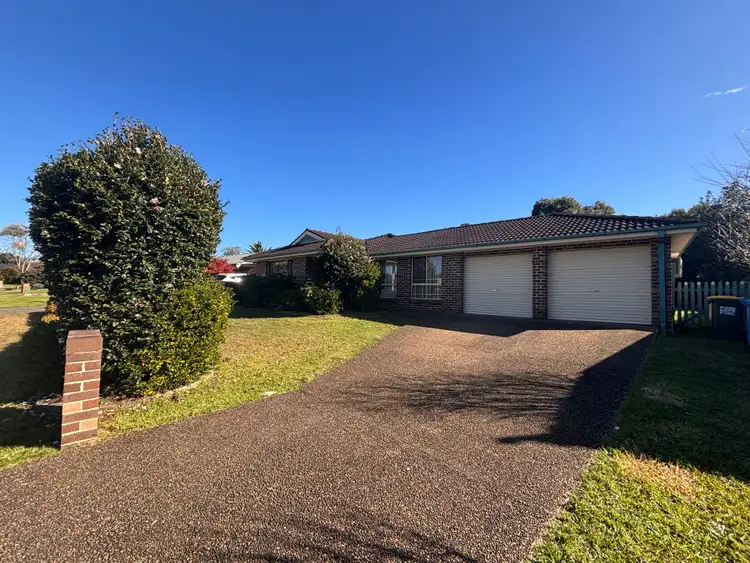 42 Ferntree Drive, Bomaderry NSW 2541