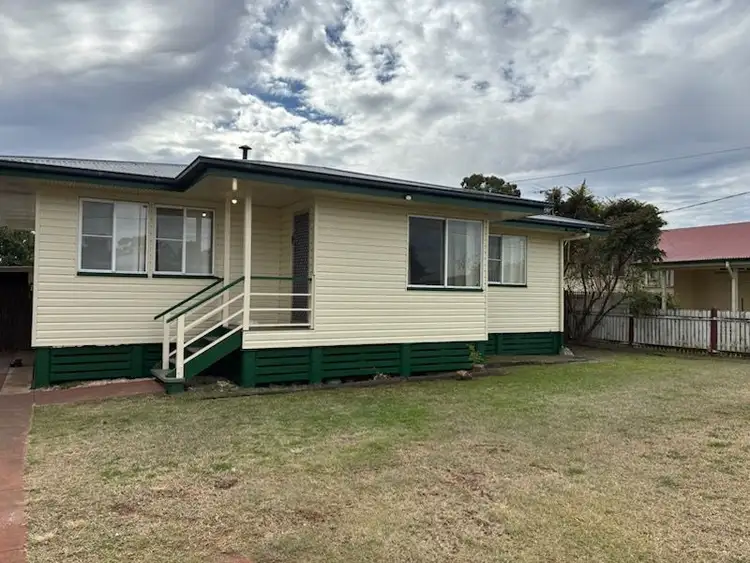 11 James Street, Oakey QLD 4401
