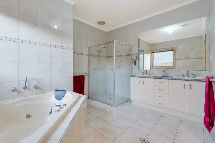 Fifth view of Homely house listing, 4 Lilac Close, Craigieburn VIC 3064