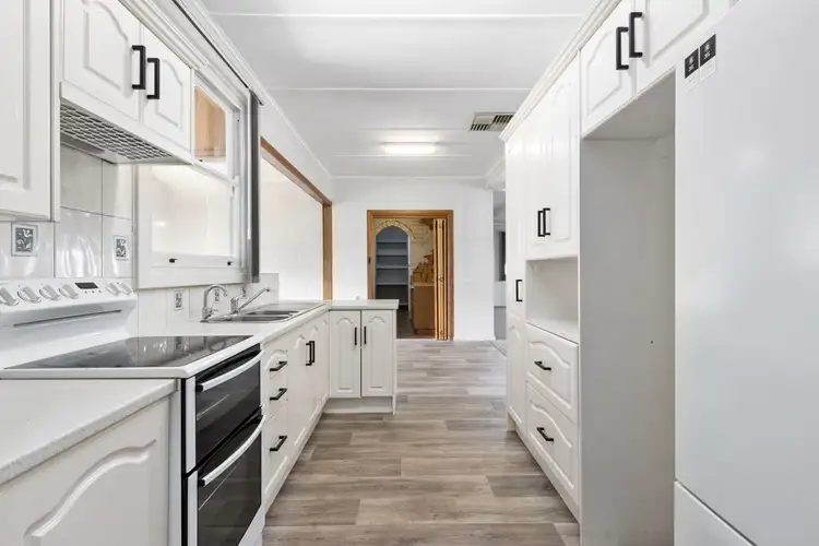 Fifth view of Homely house listing, 2 Hill Crescent, Kadina SA 5554