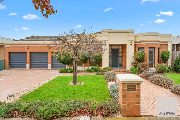 25 Faye Crescent, Keilor VIC 3036