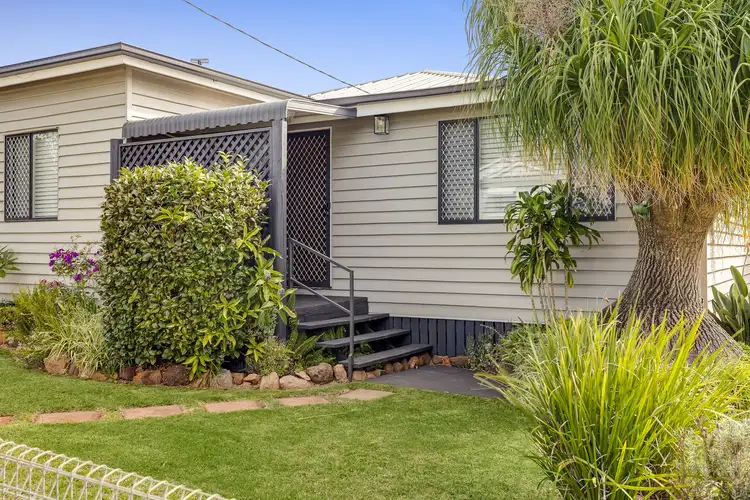 69 Hillview Avenue, Newtown QLD 4350