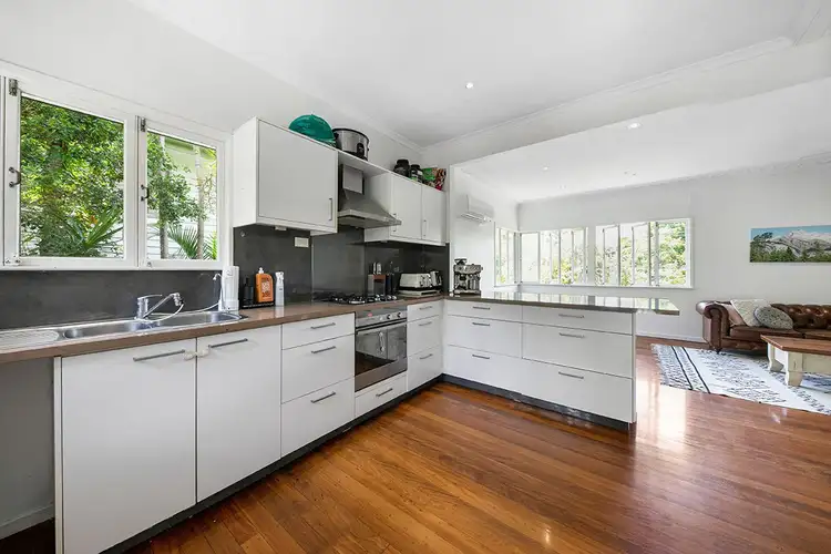 43 Noreen Street, Chapel Hill QLD 4069