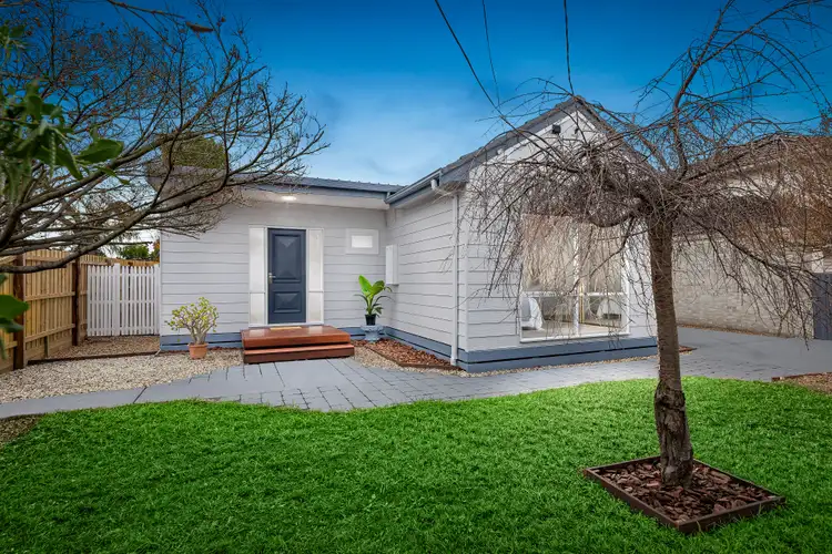 9 Manoon Road, Clayton South VIC 3169
