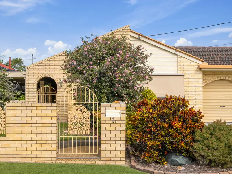 1 Pinewood Street, Redcliffe QLD 4020
