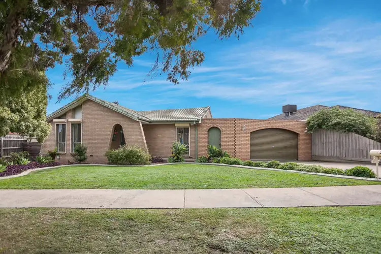 4 Madigan Crescent, Mill Park VIC 3082