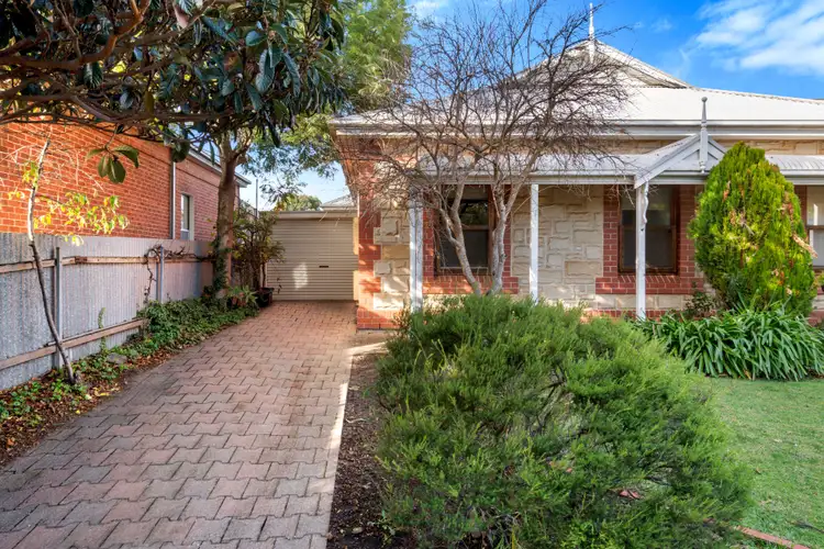 23 Devon Street North