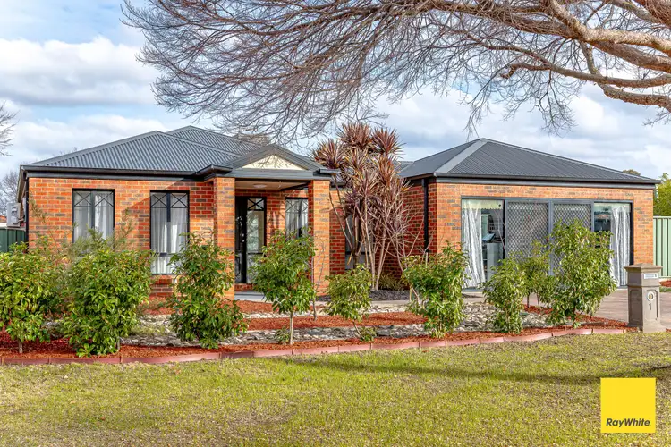 1 Exeter Place, Strathfieldsaye VIC 3551