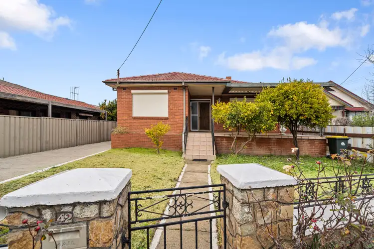 42 Uriarra Road, Queanbeyan NSW 2620