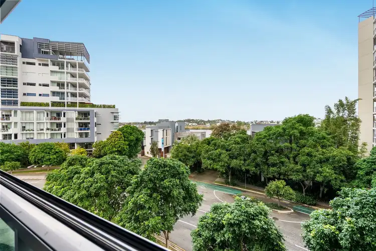 10307/8 Harbour Road, Hamilton QLD 4007