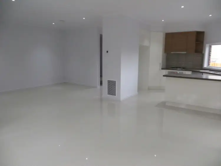 Third view of Homely unit listing, 2/5 Clunies Ross Crescent, Mulgrave VIC 3170