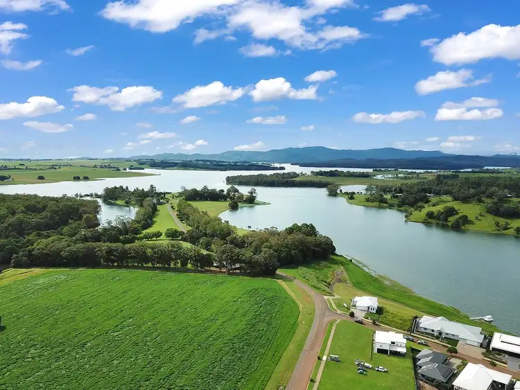 4 Waterfront Terrace, Yungaburra QLD 4884