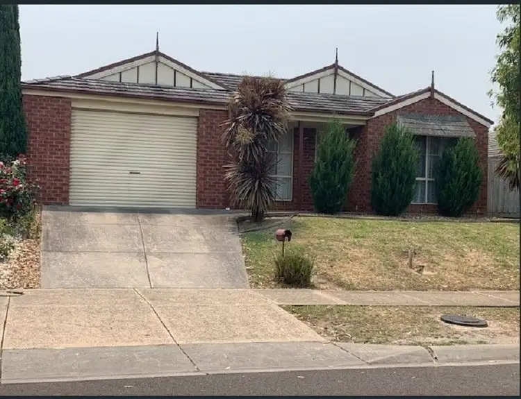 8 Meaby Drive, Pakenham VIC 3810