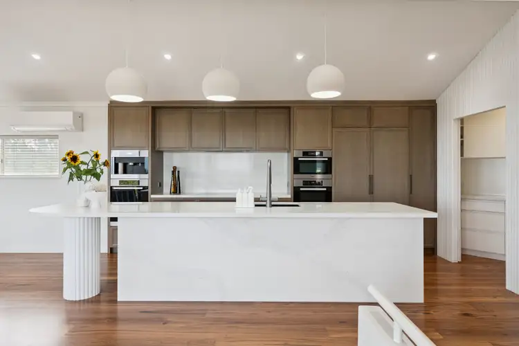 15 Turner Close