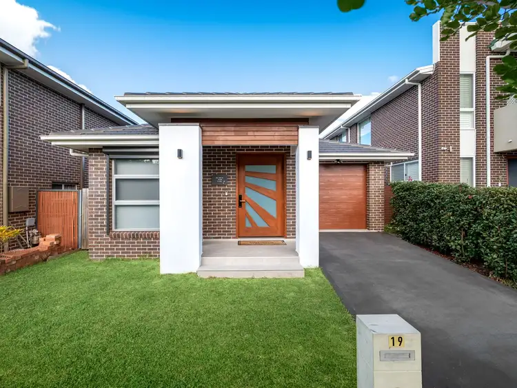 19 Lillywhite Circuit, Oran Park NSW 2570