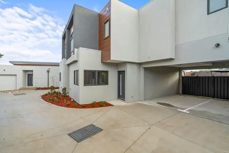 2/5 Bessell Court, Jacana VIC 3047