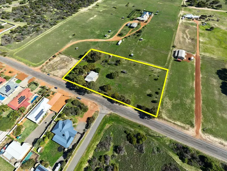 77 Hall Road, Waggrakine WA 6530