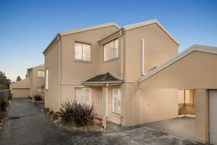 2/1 Bletchley Road, Hughesdale VIC 3166