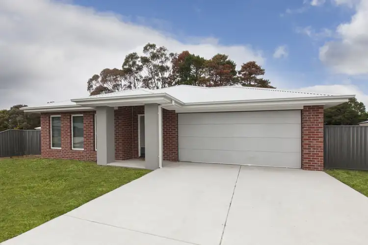 8 Casuarina Court, Beaufort VIC 3373