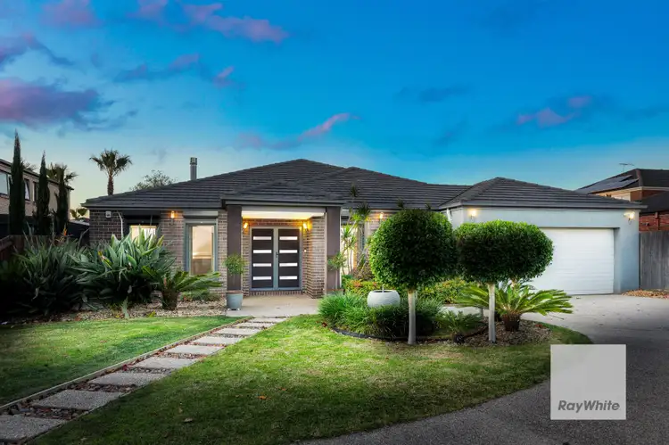 8 Mosman Grove, Taylors Hill VIC 3037