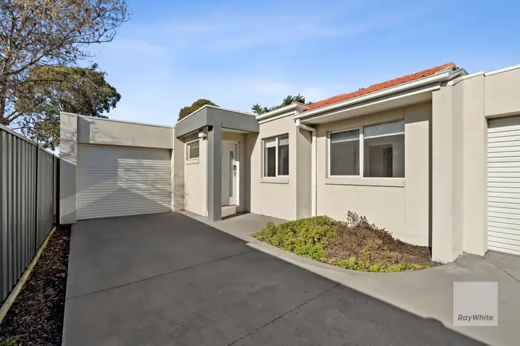 2/16 Lois Street, St Albans VIC 3021
