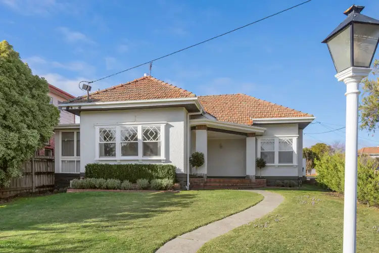 16 Oloughlan Street, Ormond VIC 3204