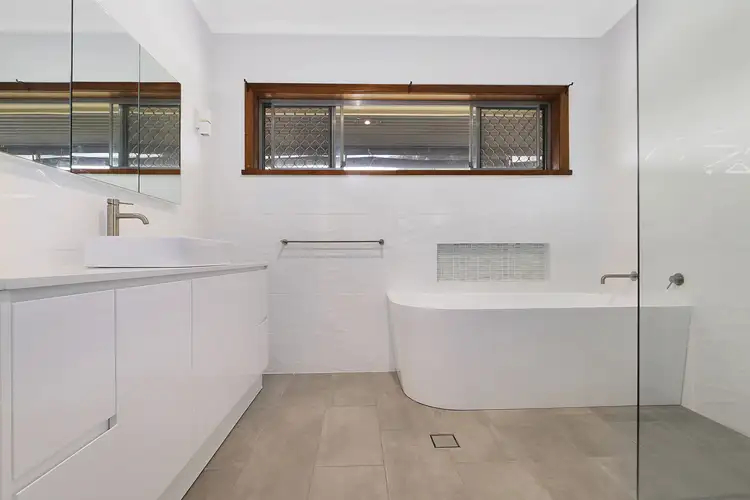 304 Desmond Street, Lavington NSW 2641