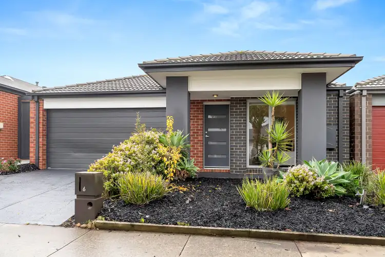 6 Nebula Crescent, Mickleham VIC 3064