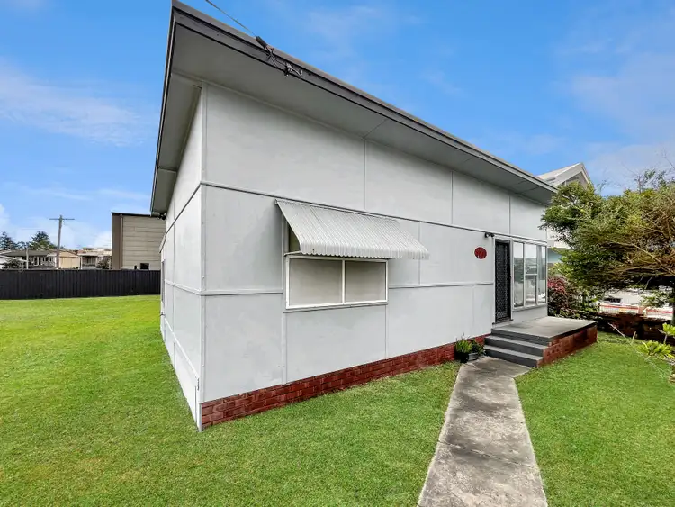121 Ocean Parade, Blue Bay NSW 2261