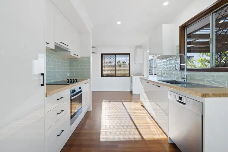 71 Albion Avenue, Miami QLD 4220