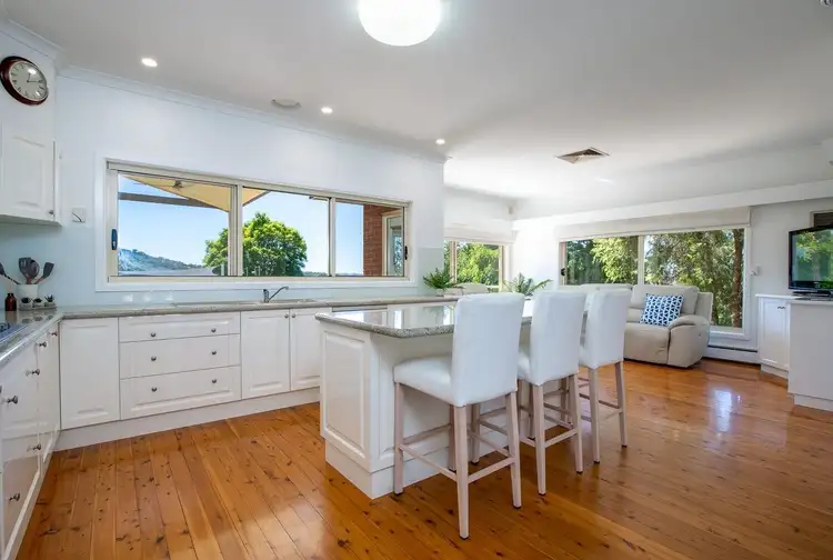 262 Highview Crescent, Lavington NSW 2641