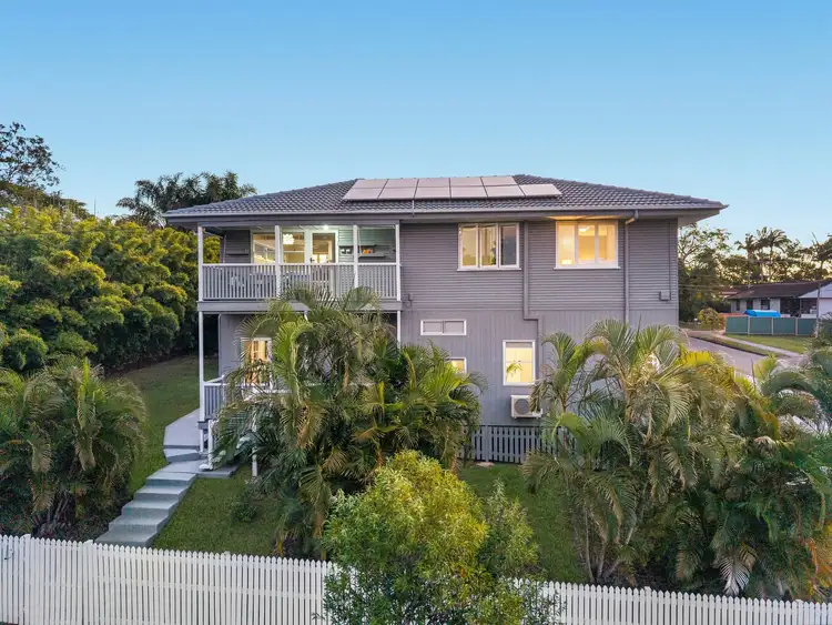 8 Arura Street, Mansfield QLD 4122