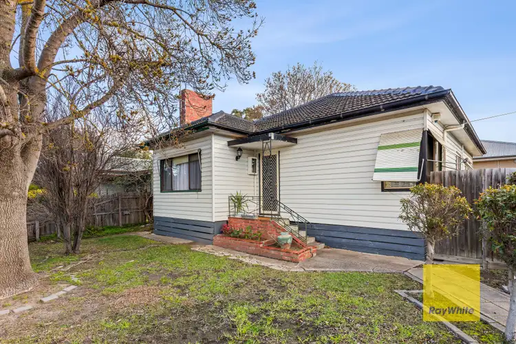 8 Mernda Parade, Belmont VIC 3216