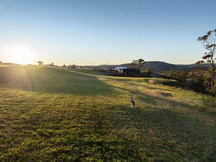 25 Hillside Court, Mount Rascal QLD 4350