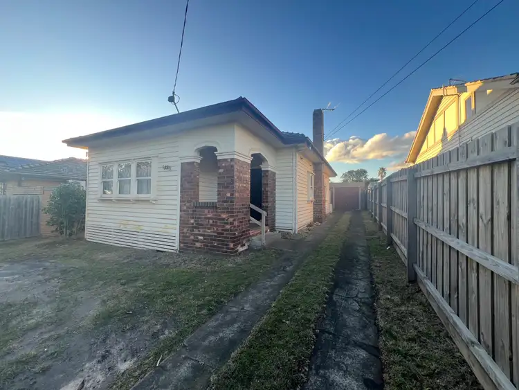 15 Crewe Road, Hughesdale VIC 3166