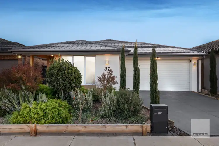 32 Ruthven Way, Mambourin VIC 3024