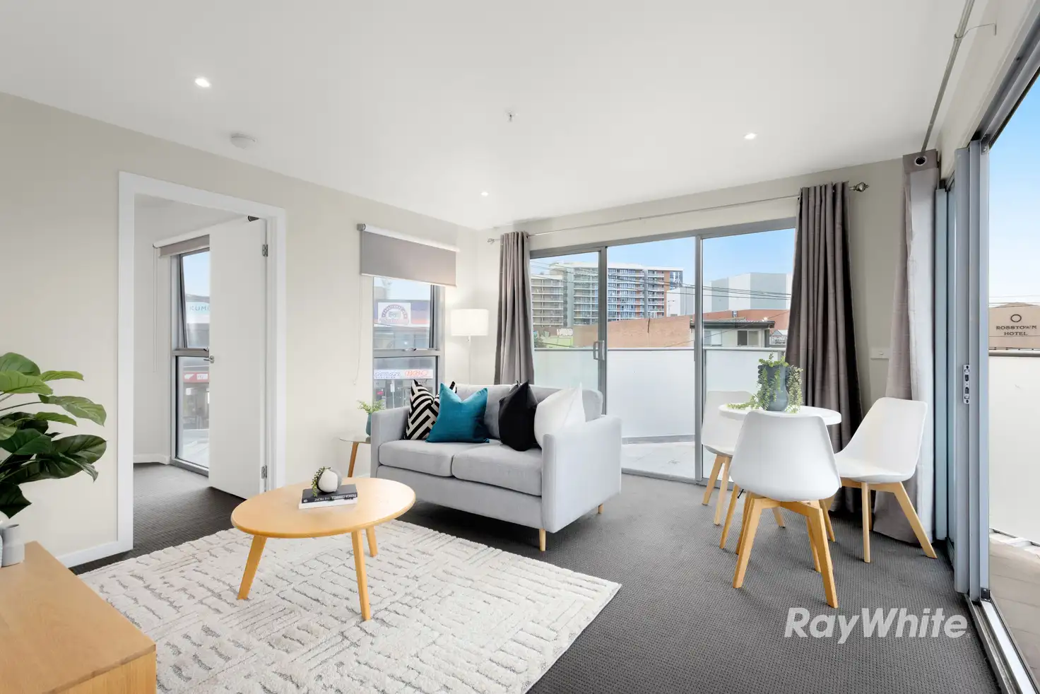 Main view of Homely apartment listing, 2/40 Koornang Road, Carnegie VIC 3163